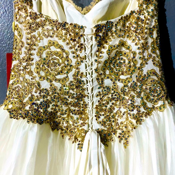 Golden Lace Embroidered PROM dress with corset back design - Picture 9 of 11